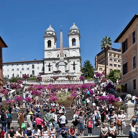 Crociferi 2 * Roma